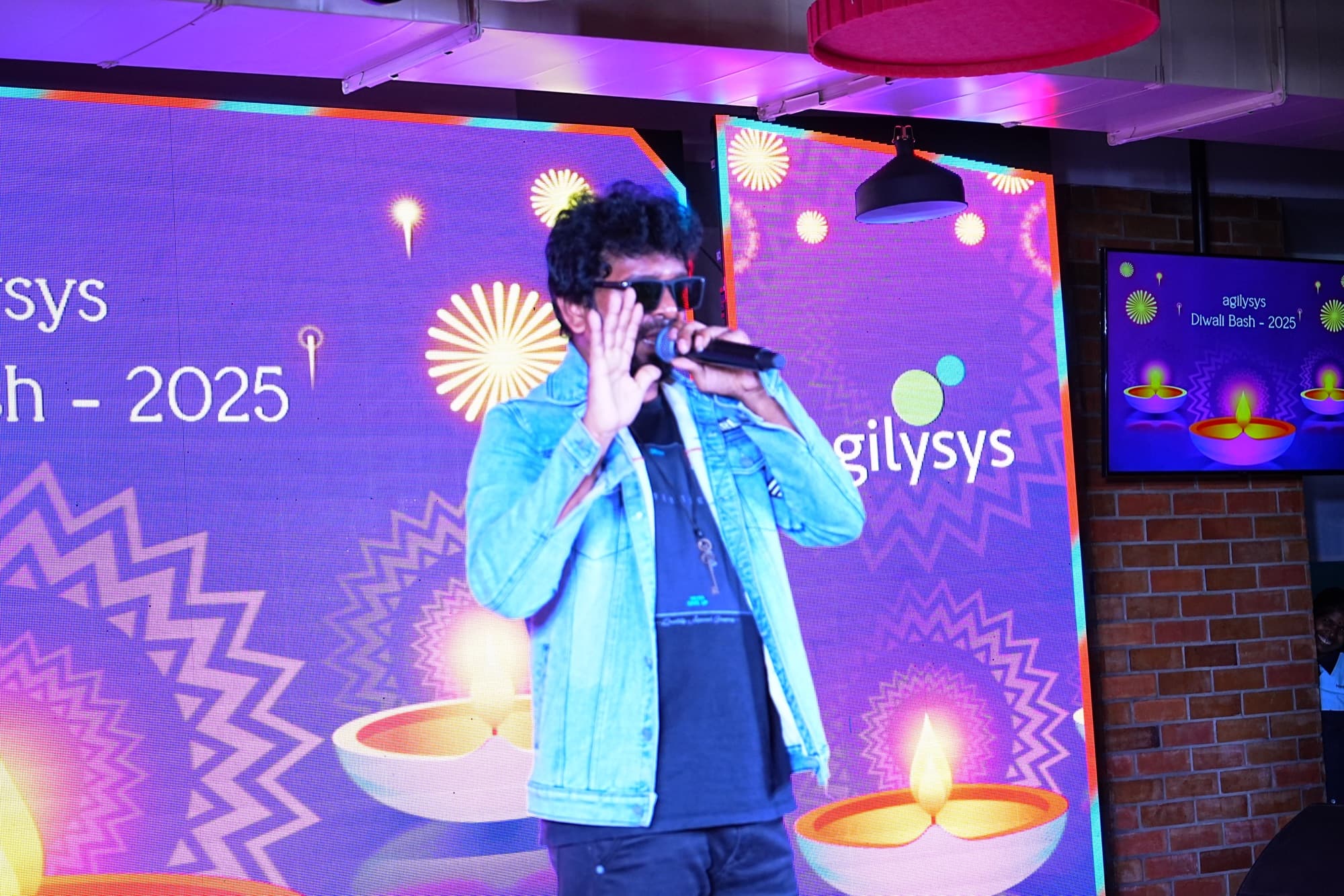 Live artist performance staged by Curate Events, photo 8